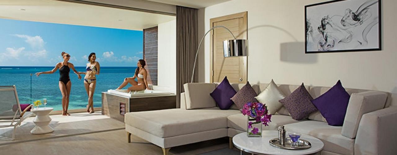 Brerc_girlfriends_masterst_2a Breathless Riviera Cancun Cancun Mexico