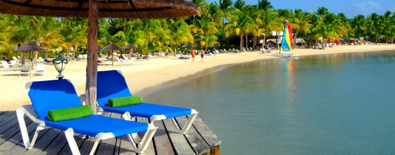 Antigua Caribbean Sunbeds_on_mamora_beach_s St Jamess Club