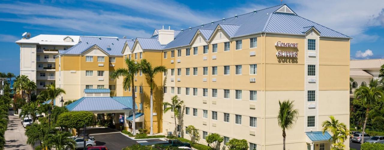 Grand Cayman Caribbean Comfort Suites Seven Mile Beach 210919_14_s