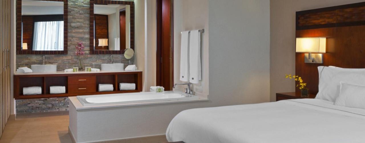 Panama The Westin Playa Bonita Panama Wes3386gb 115654 Renewal_suite_ _bathtub_s