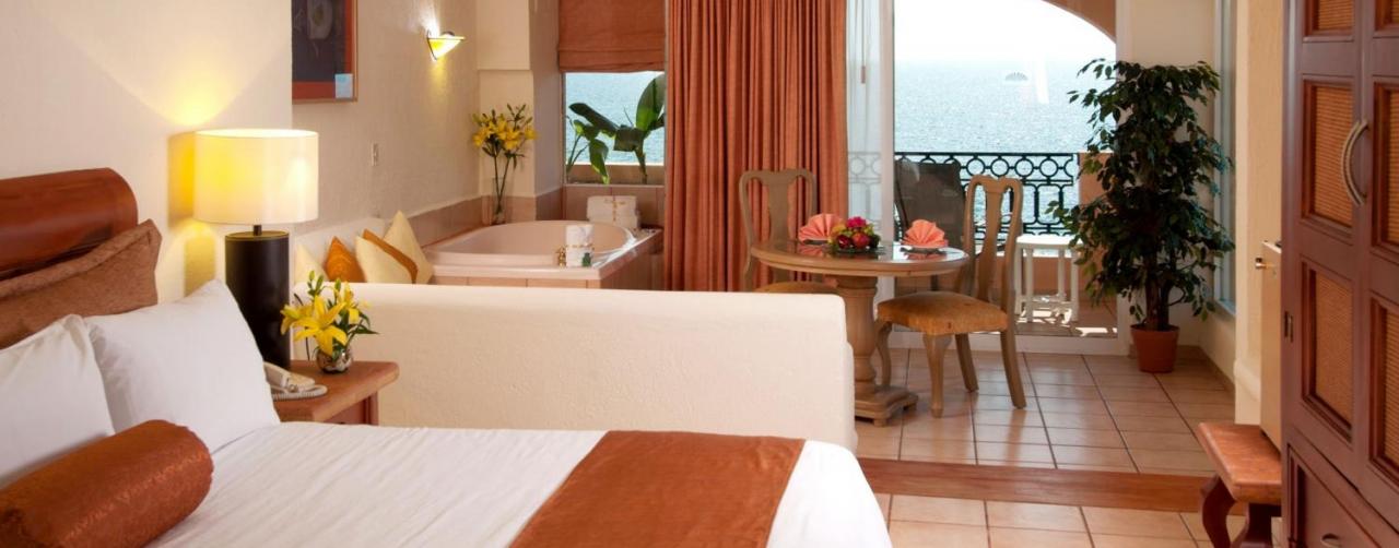Puerto Vallarta Mexico Golden Crown Paradise Resort 216391r4_jrsuite_14_s
