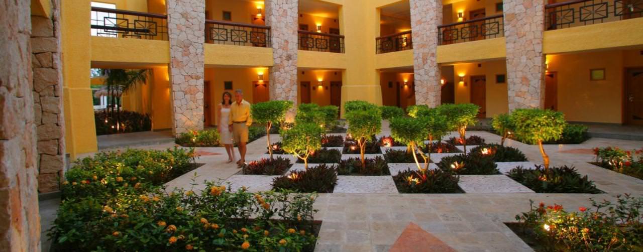 Riviera Maya Mexico Iberostar Paraiso Maya Amenities Courtyard Garden
