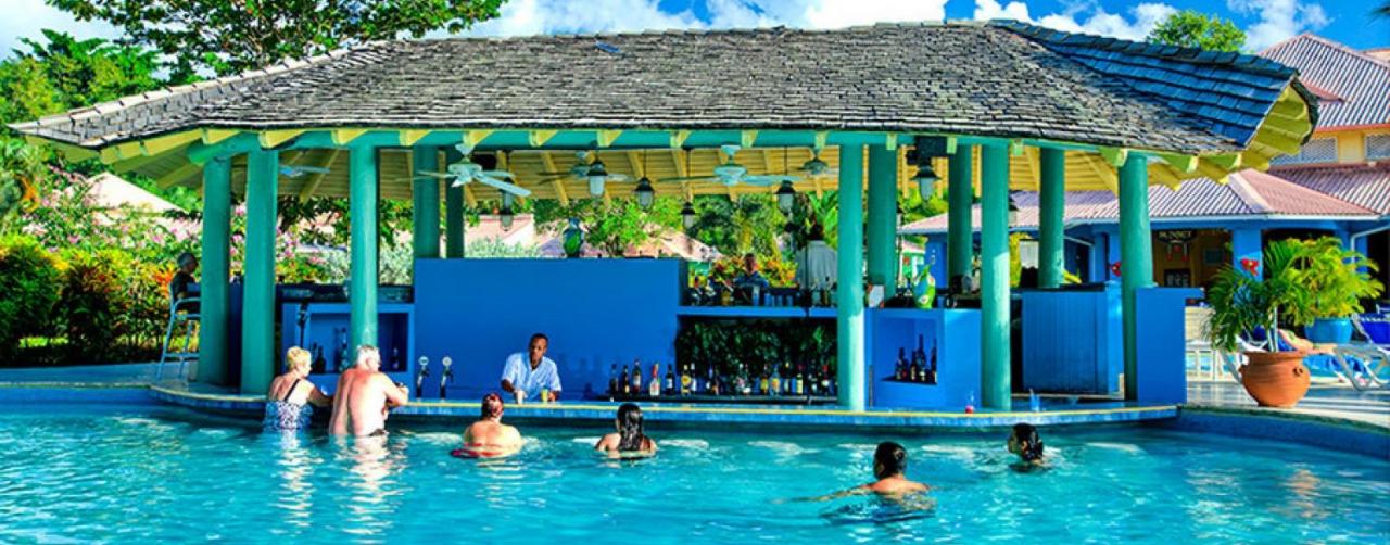 St Lucia Uvf  Caribbean 7_morganbay_swimupbar_r St James Club Morgan Bay St Lucia