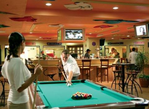 Bars Riu Caribe Sports Bar