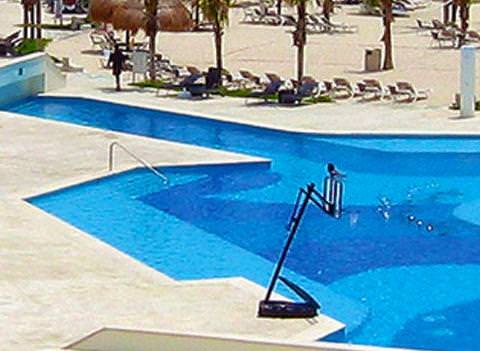 Bluebay Grand Esmeralda Pool