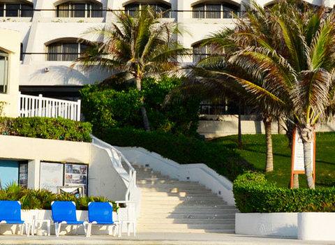 Golden Parnassus Adult All Inclusive Pool 3