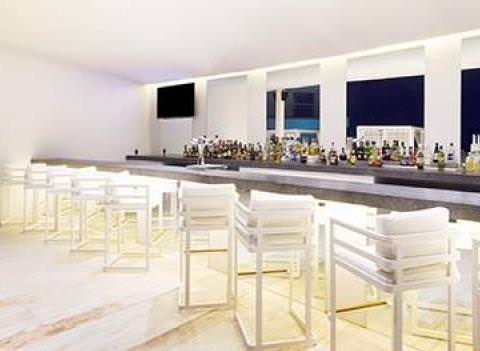 Grand Fiesta Americana Bar