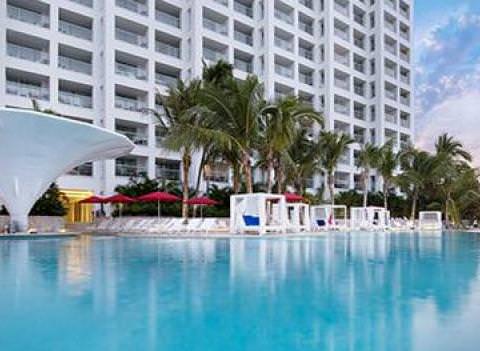 Grand Fiesta Americana Pool 4