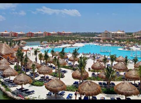 Grand Palladium White Sands Resort Pool 4