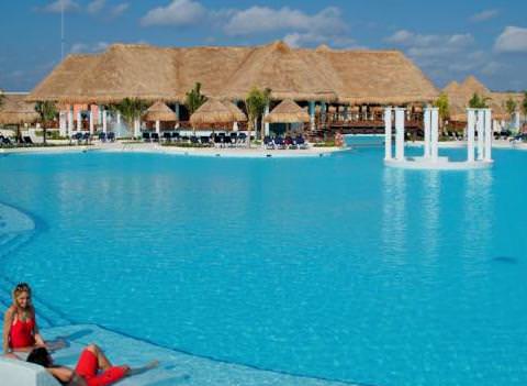 Grand Palladium White Sands Resort Pool