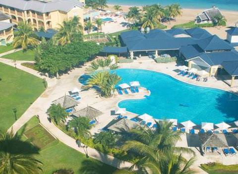 Jewel Runaway Bay Beach Golf Resort Pool