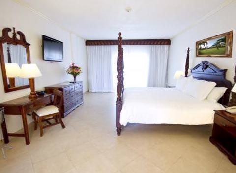 Jewel Runaway Bay Beach Golf Resort Room 6