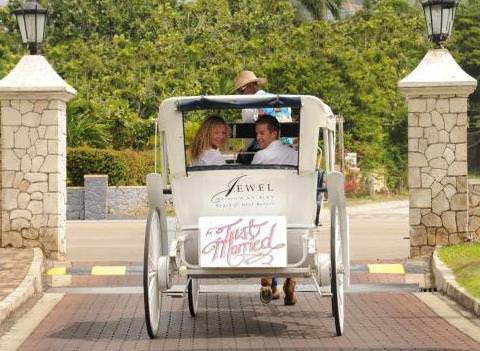 Jewel Runaway Bay Beach Golf Resort Wedding 1