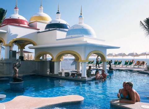 Pool Bar Riu Cancun