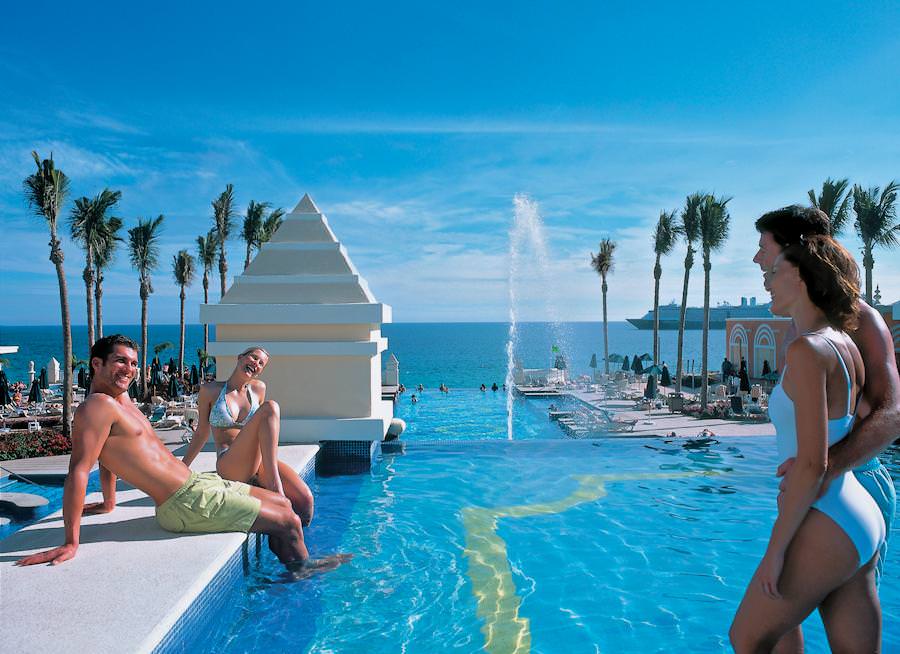 Pool Riu Palace Cabo San Lucas.