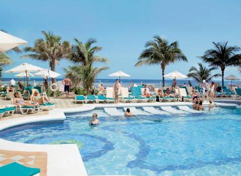 Riu Palace Paradise Island Pool 1