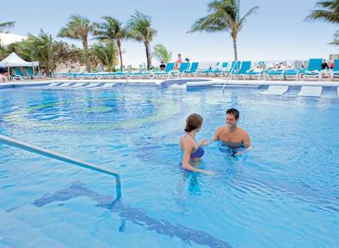 Riu Palace Paradise Island Pool 2