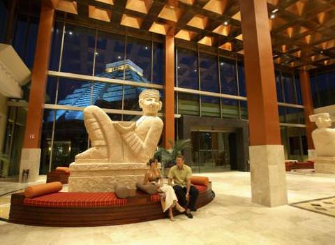 Statues Lobby Iberostar Paraiso Maya